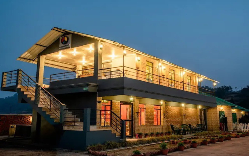 Exterior & Views