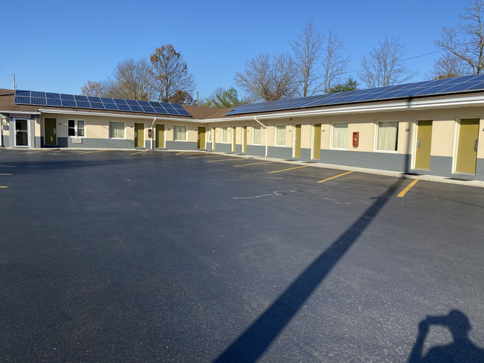 Exterior & Views 2, Lodge Inn, Burlington