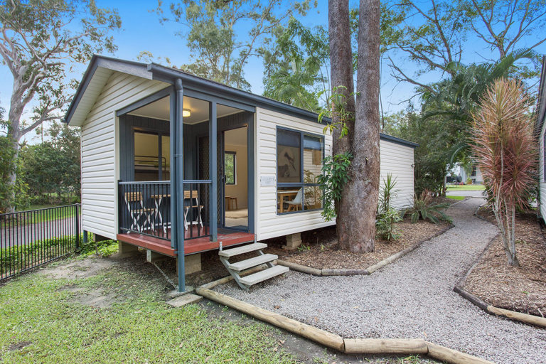 Exterior & Views 2, Landsborough Holiday Park, Caloundra - Rail Corridor