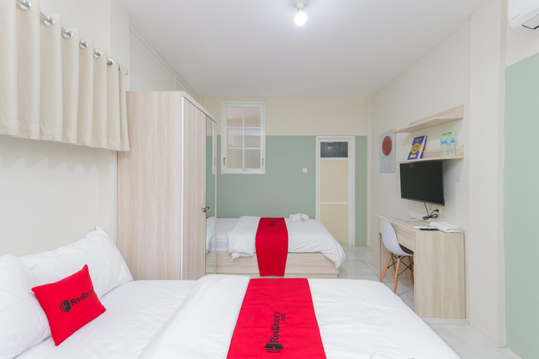 Bedroom 3, RedDoorz Syariah near GOR Bung Karno Nganjuk, Nganjuk