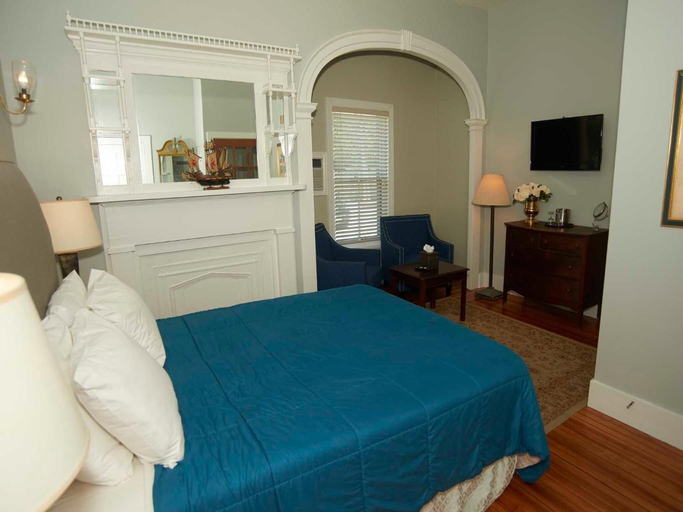 Bedroom 2, Bellevue House, Newport