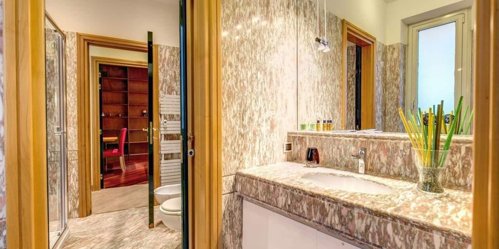 Bathroom sink 2, Elegant 2 bedrooms Campo dei Fiori, Roma