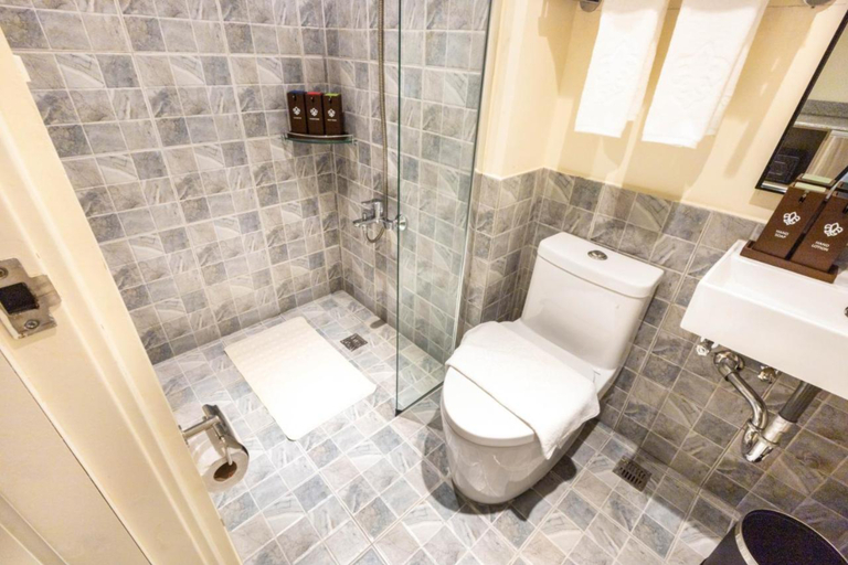 Bathroom 5, The Noble Cebu, Cebu City