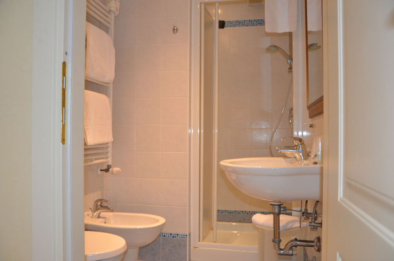 Bathroom 5, B&B Le Marie, Venezia