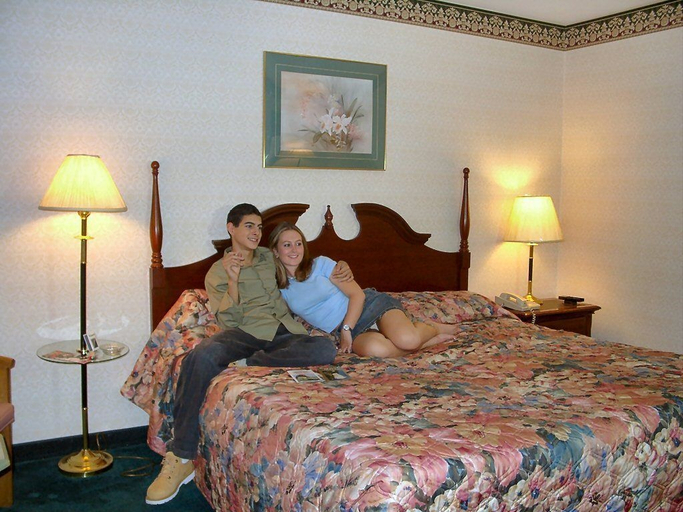 Bedroom 3, Value Inn, Monroe