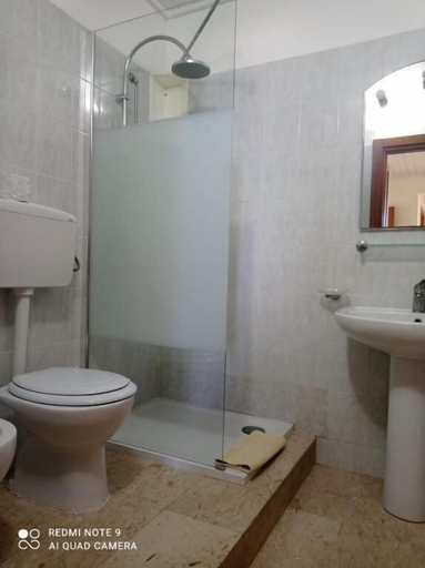 Bathroom 3, Residence Eloisa, Palermo