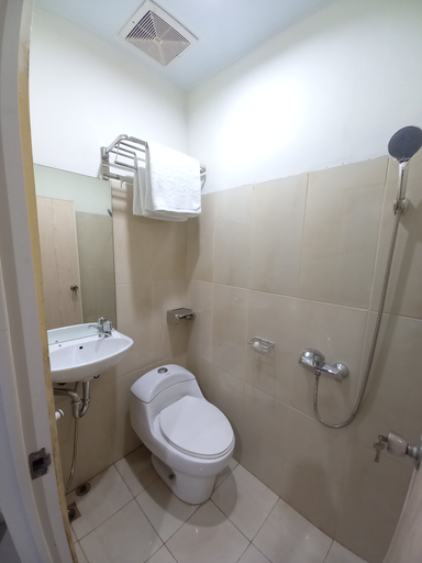 Bathroom, Penginapan CR Win, Singkawang