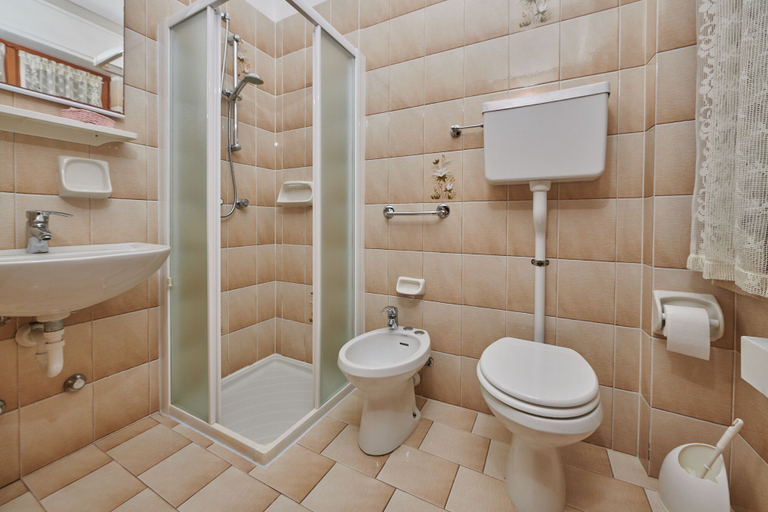 Bathroom 3, Hotel Eden, Verona