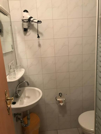 Bathroom 5, Landgasthaus Leezdorfer Hof, Aurich