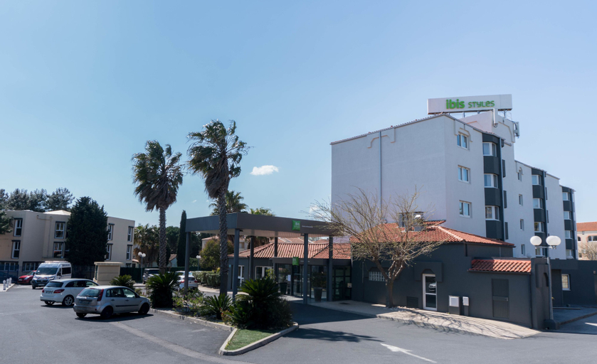 Exterior & Views 25