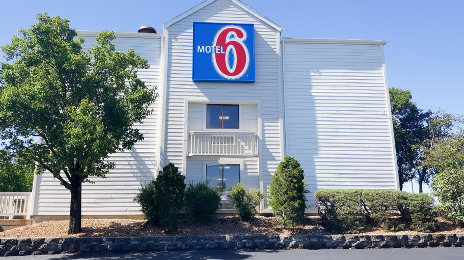 Exterior & Views 1, Motel 6 Maryland Heights, MO, Saint Louis