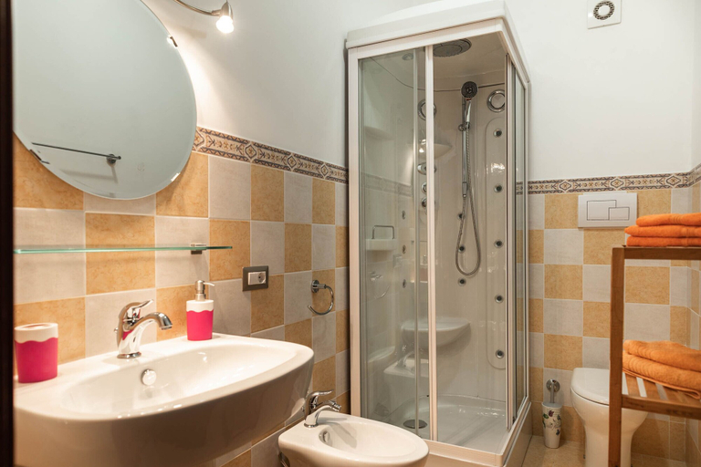 Bathroom 4, La Mortella, Salerno