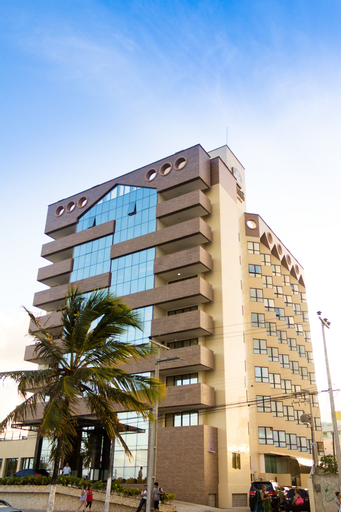 Exterior & Views 27