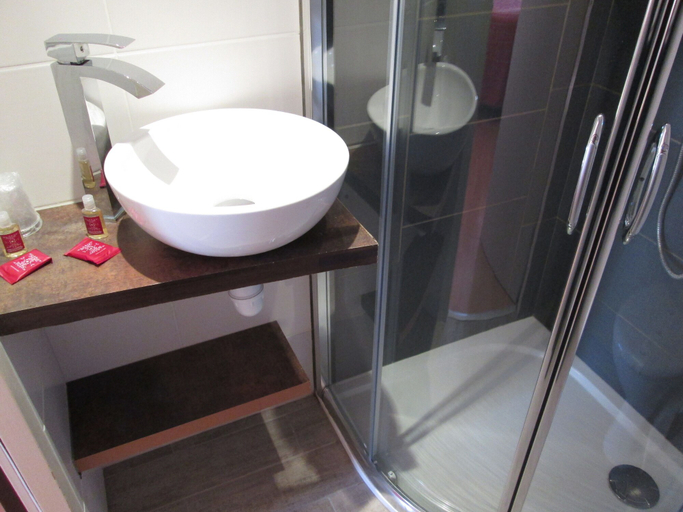 Bathroom 3, Top Motel, Bouches-du-Rhône