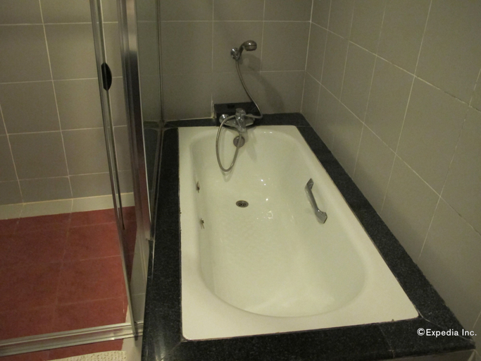 Bathroom 4, Marco Vincent Dive Resort, Puerto Galera