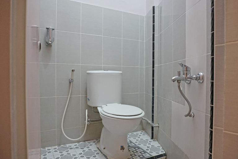 Bathroom, OYO 2200 Hotel Gunung Sari, Labuhanbatu