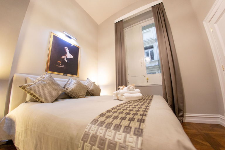 Bedroom 2, Leone Camere D'Autore, Napoli