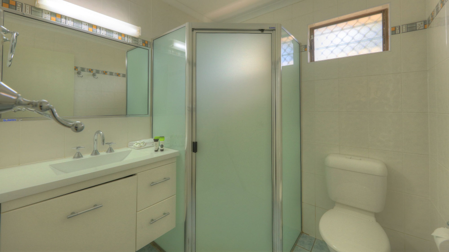 Bathroom 3, Billabong Lodge Motel, Rosslea