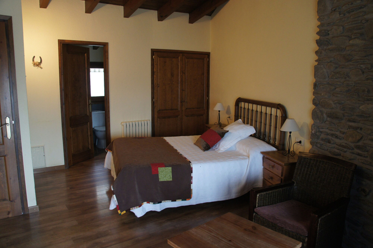 Bedroom 2, Cal Marrufes, Girona