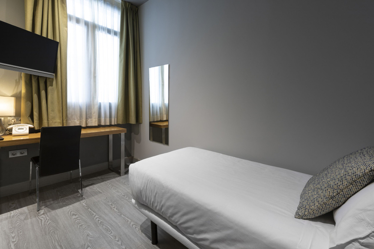 Bedroom 3, Petit Palace Tres Cruces, Madrid