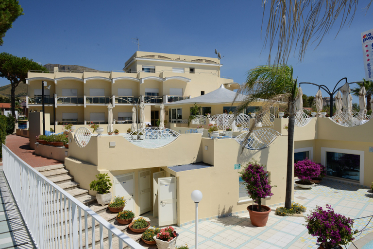Exterior & Views 2, Grand Hotel La Playa, Latina