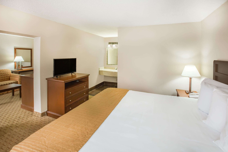 Bedroom 3, Baymont by Wyndham Mobile/ I-65, Mobile