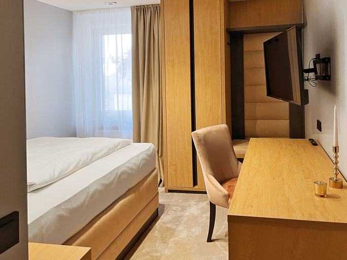 Bedroom 5, DORMERO Hotel Reutlingen, Reutlingen