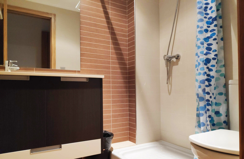 Bathroom 3, Apartamentos Revolta Sanxenxo 3000, Pontevedra