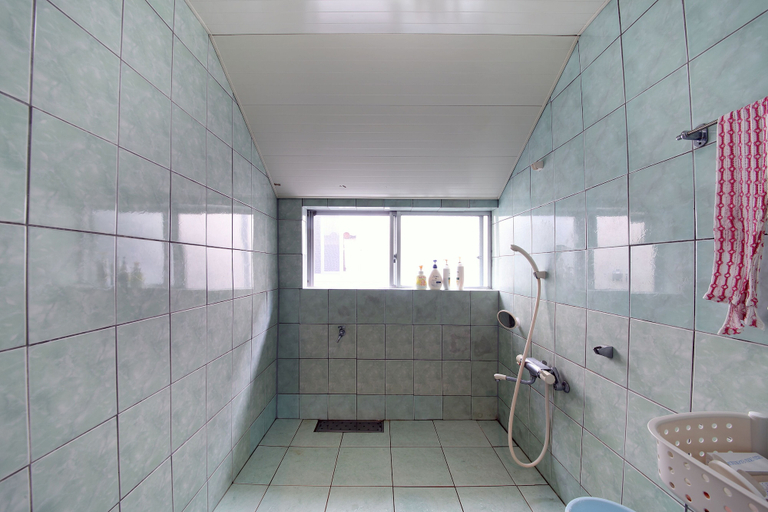 Bathroom 3, Kume guest house, Kumejima