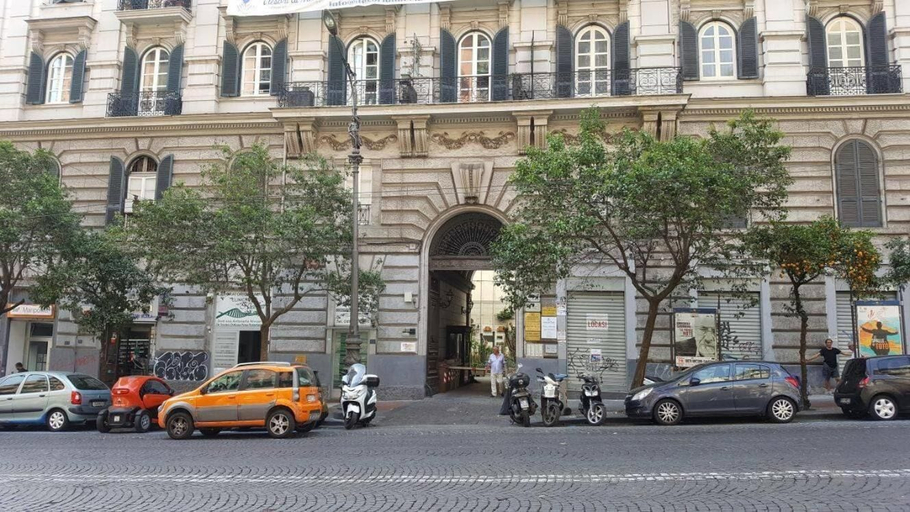 Exterior & Views 2, Napolinn B&B, Napoli