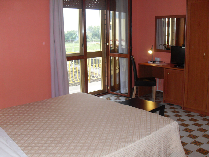 Bedroom 3, Hotel Pompei, Salerno