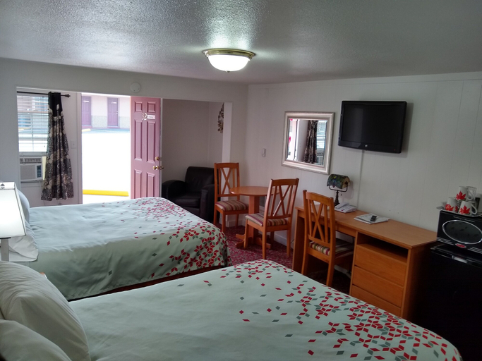 Bedroom 2, Holiday Motel, Deschutes