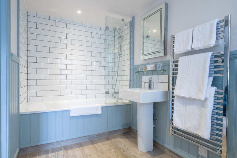 Bathroom 5, Rashleigh Arms, Cornwall