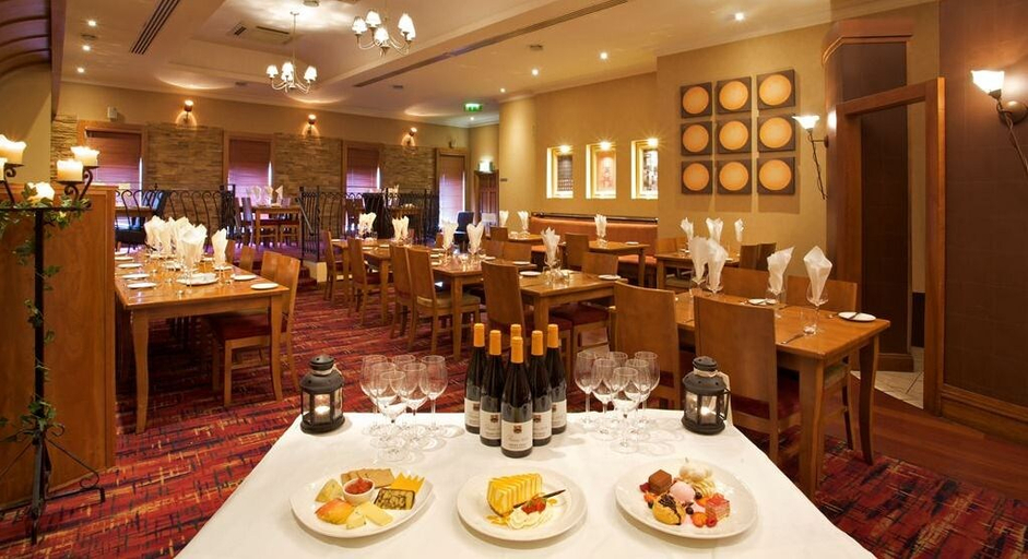Food & Drinks 5, Hamlet Court Hotel