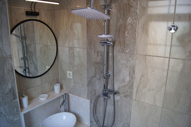 Bathroom 5, Galley Hotel, Fatih