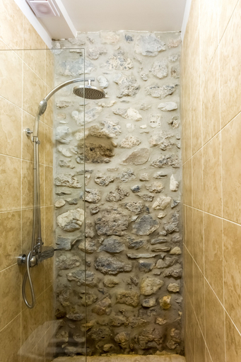 Bathroom 4, Mythic Valley, Central Macedonia
