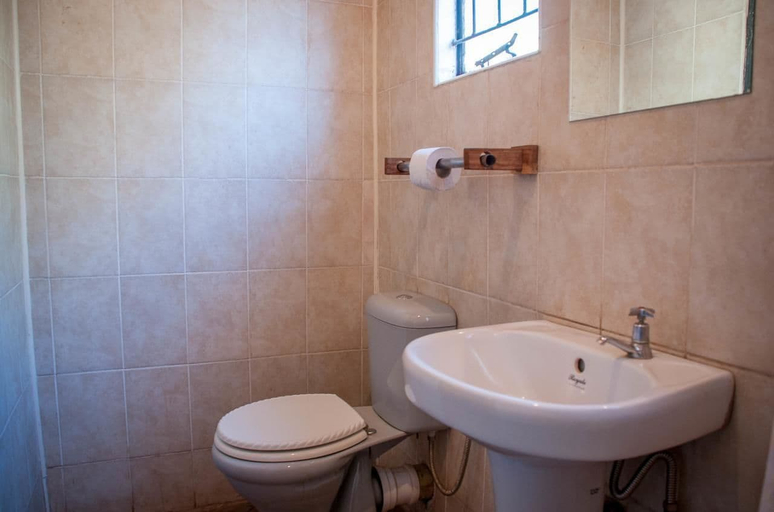 Bathroom 4, Okavango Lodge, Livingstone