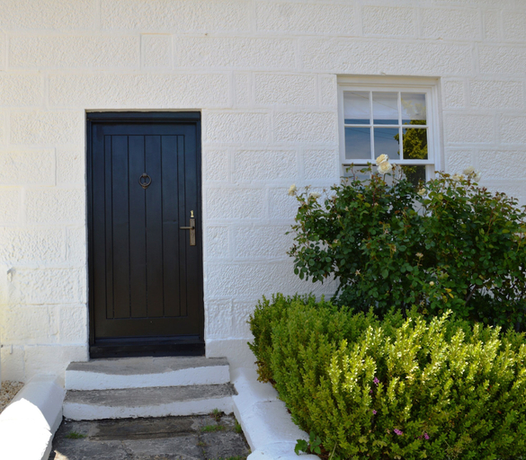Exterior & Views 2, Lythgo's Row Colonial Cottages, Brighton