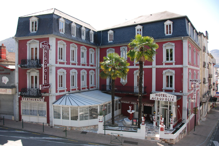 Exterior & Views