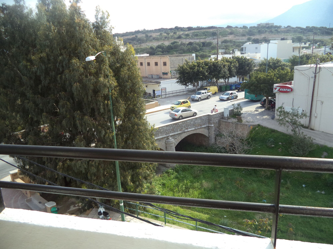 Others 4, Hotel Gefyra, Crete