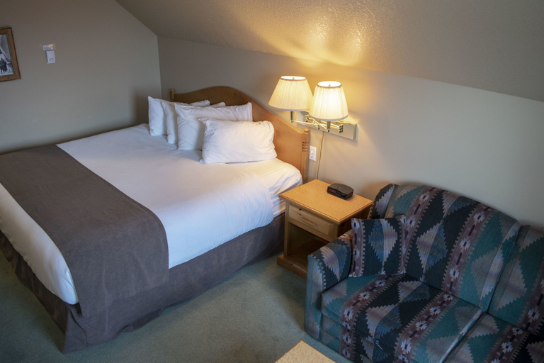 Bedroom 4, Waterton Lakes Lodge Resort, Division No. 3