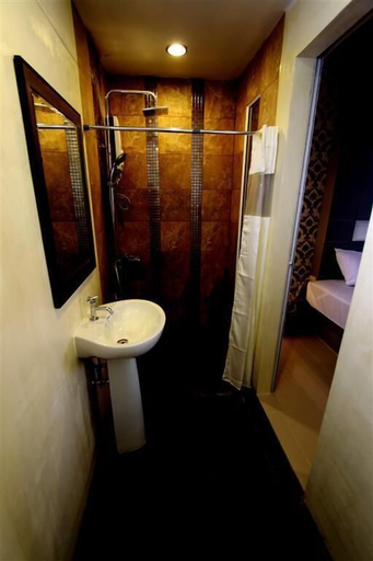Bathroom 5, Bearing 26 Hotel, Muang Samut Prakan