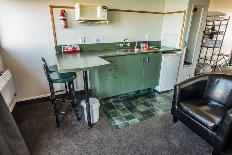 Others 5, The Kaka Point Motels, Clutha