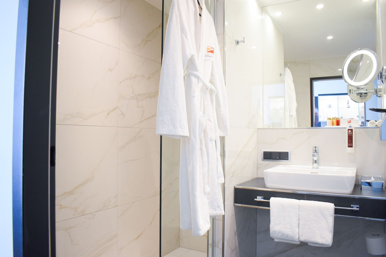 Bathroom 5, Hotel Esperanto, Fulda
