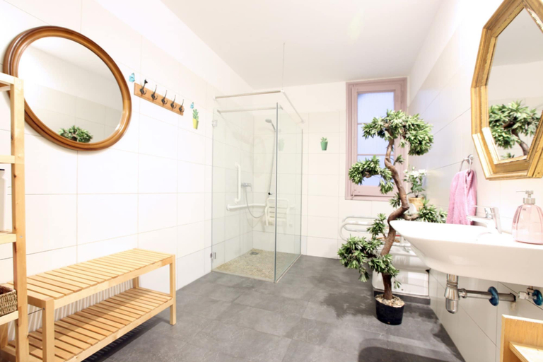 Bathroom 5, Primavera Hostel, Barcelona