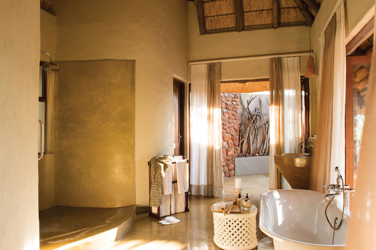 Bathroom 5, Madikwe Hills, Ngaka Modiri Molema