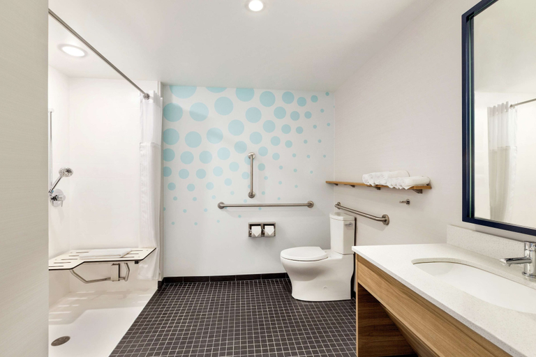Bathroom 5, Tru by Hilton Wichita Northeast, Sedgwick