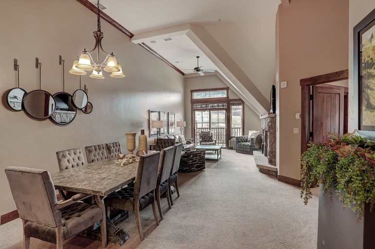Food & Drinks 5, Crystal Peak Lodge, A Vail Resorts Property, Summit