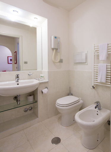 Bathroom 5, I Triangoli Residence, Rome