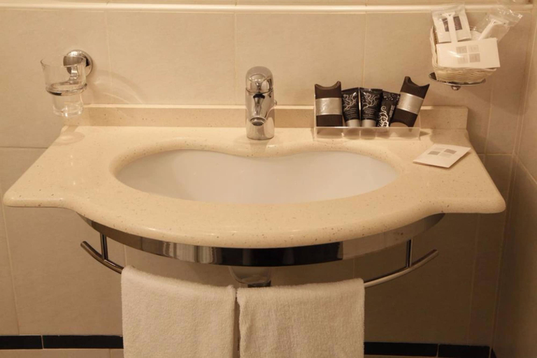 Bathroom 4, Hotel Majorca, Rimini
